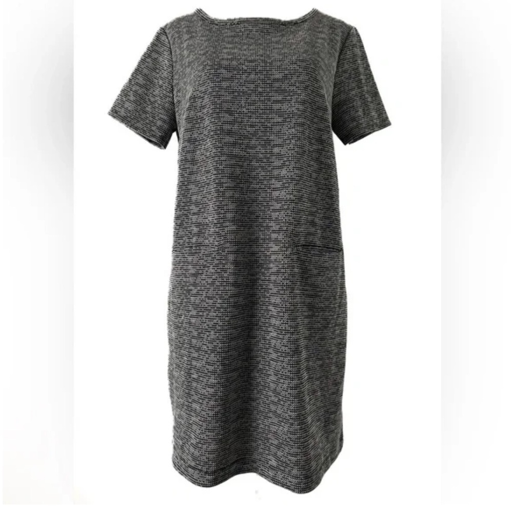 Tahari Black & White Textured Shift Dress With Pockets